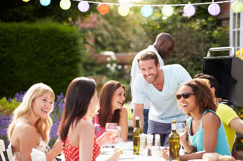 Crêpes party dans un jardin